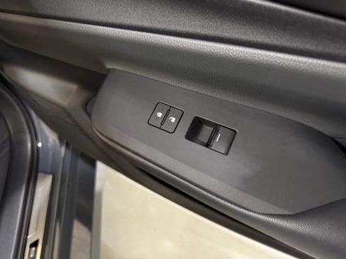 Used 2026 Toyota Prius LE FWD image 39