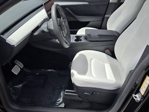 Used 2023 Tesla Model Y Performance AWD/4WD image 10