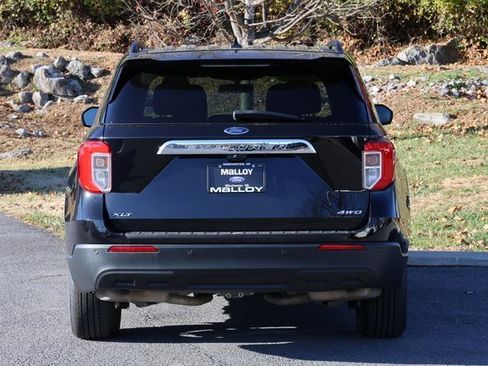 Certified 2022 Ford Explorer XLT image 3