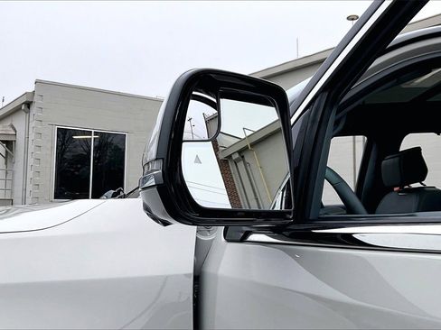 Used 2022 Jeep Grand Wagoneer Series III image 30