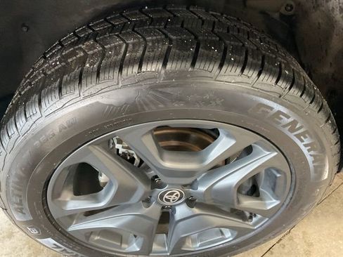 Used 2024 Toyota RAV4 Adventure image 8