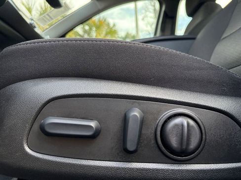 Used 2025 Chevrolet Malibu LT image 12