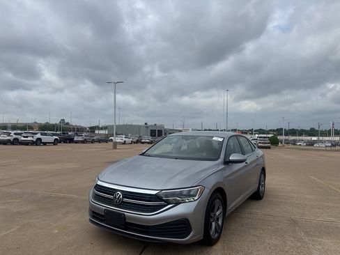 Used 2024 Volkswagen Jetta SE FWD image 7