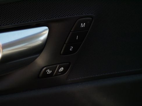 Used 2025 Volvo XC60 B5 Plus image 19