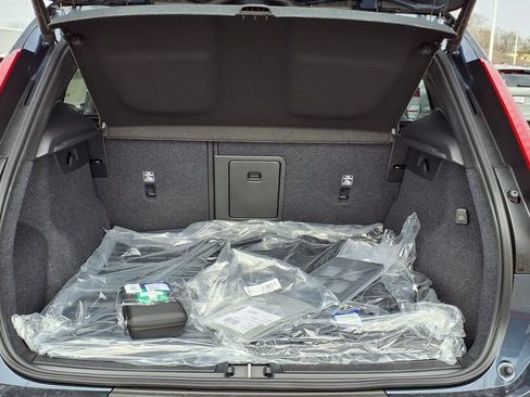 New 2026 Volvo XC40 B5 Ultra w/ Protection Package Premier AWD/4WD image 9