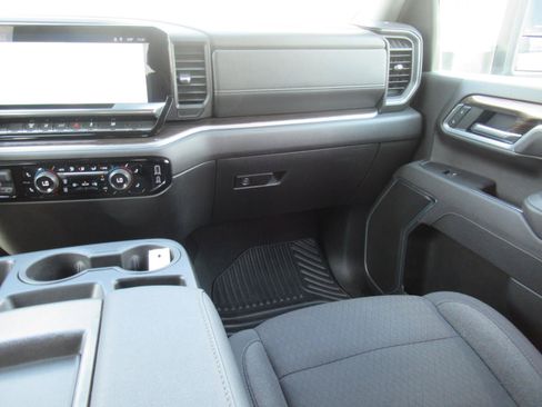 Used 2025 Chevrolet Silverado 2500 LT w/ Convenience Package AWD/4WD image 16