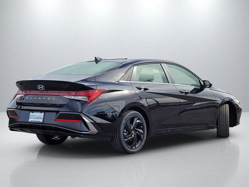 New 2026 Hyundai Elantra SEL Sport image 4