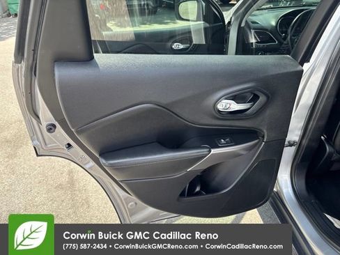 Used 2019 Jeep Cherokee Limited AWD/4WD image 17