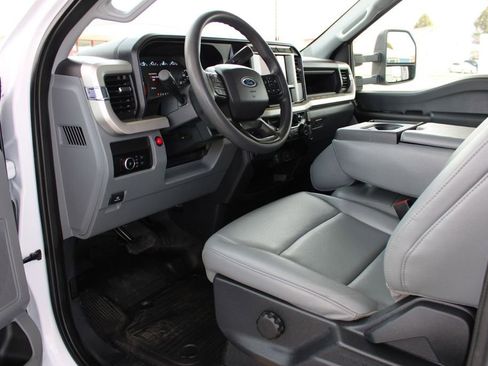 Used 2023 Ford F550 4x4 Regular Cab Super Duty image 21