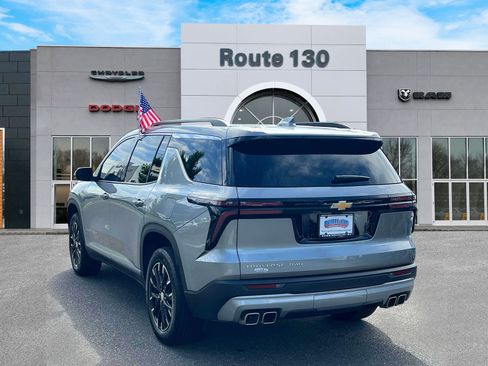 Used 2025 Chevrolet Traverse LT w/ Sun and Wheel Package AWD/4WD image 3