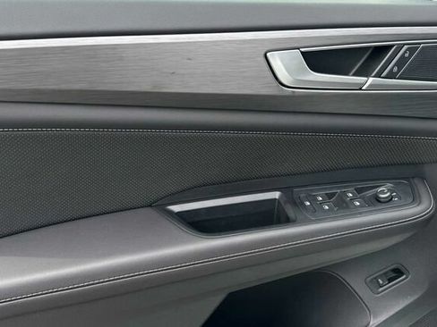 New 2024 Volkswagen Atlas Cross Sport SE FWD image 11