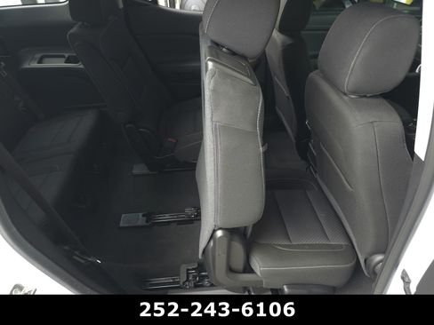 Used 2023 GMC Acadia SLE w/ Driver Convenience Package FWD image 30