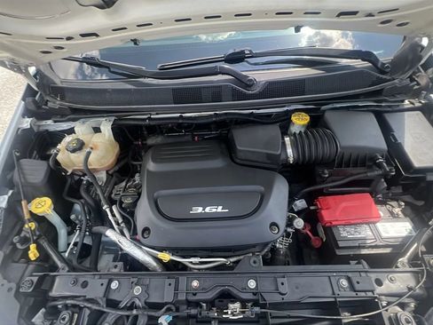 Used 2018 Chrysler Pacifica Touring-L Plus FWD image 25