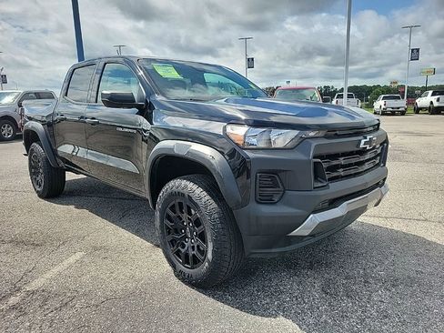 Used 2024 Chevrolet Colorado Trail Boss w/ Advanced Trailering Package AWD/4WD image 3