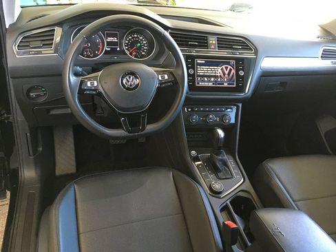Used 2020 Volkswagen Tiguan SE w/ Panoramic Sunroof Package AWD/4WD image 23