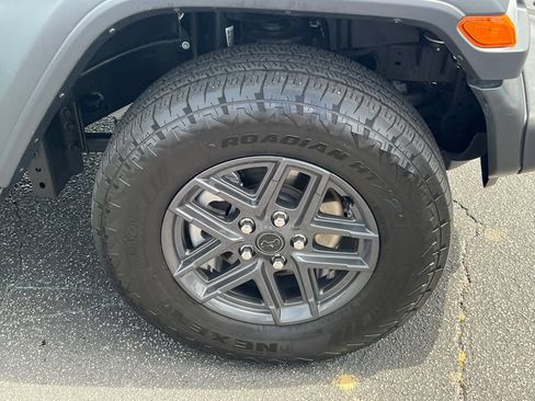 Used 2024 Jeep Wrangler Unlimited Sport AWD/4WD image 13