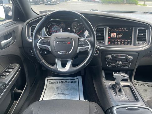 Used 2016 Dodge Charger SXT RWD image 18