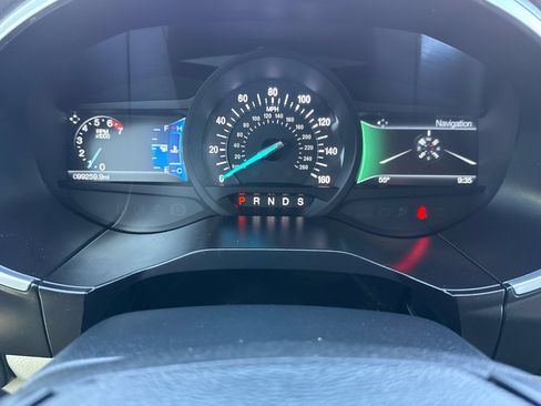 Used 2018 Ford Edge Titanium w/ Equipment Group 302A FWD image 23