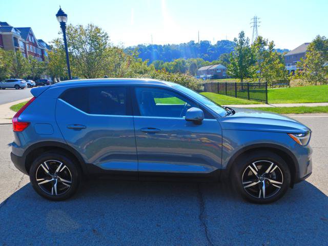 Used 2023 Volvo XC40 B5 Plus AWD/4WD image 10