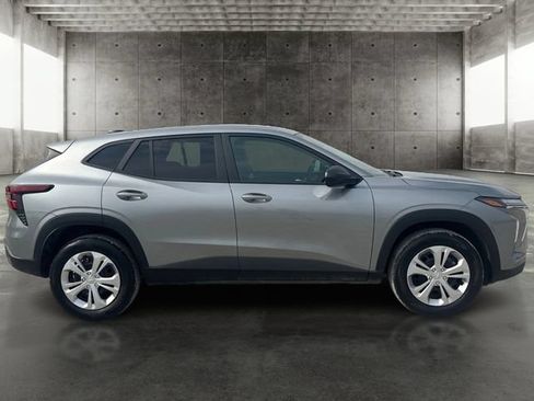 Used 2026 Chevrolet Trax LS FWD image 4