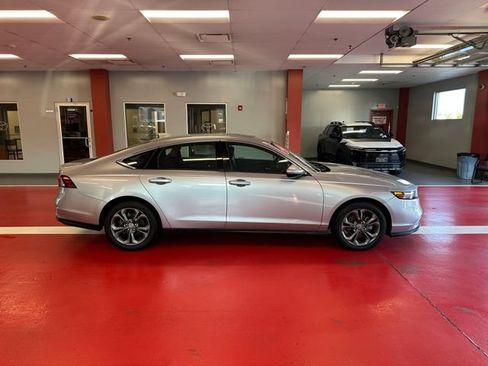 Used 2023 Honda Accord EX image 3