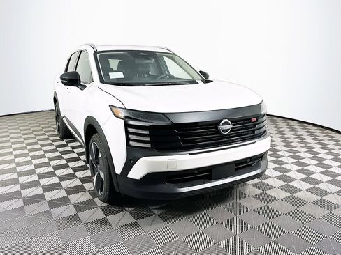 New 2026 Nissan Kicks SR w/ SR Premium Package image 3