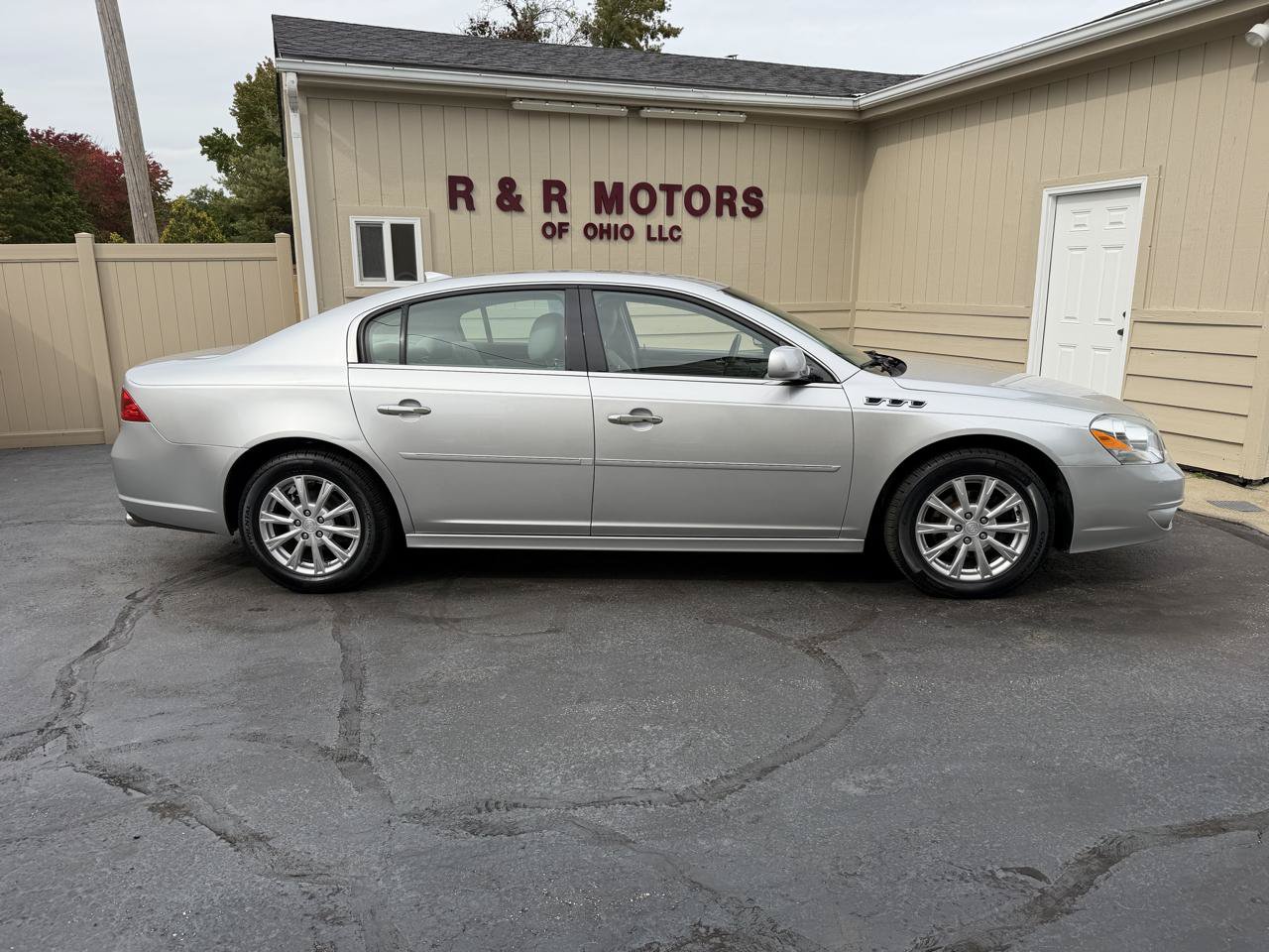 Used 2010 Buick Lucerne CXL FWD image 2