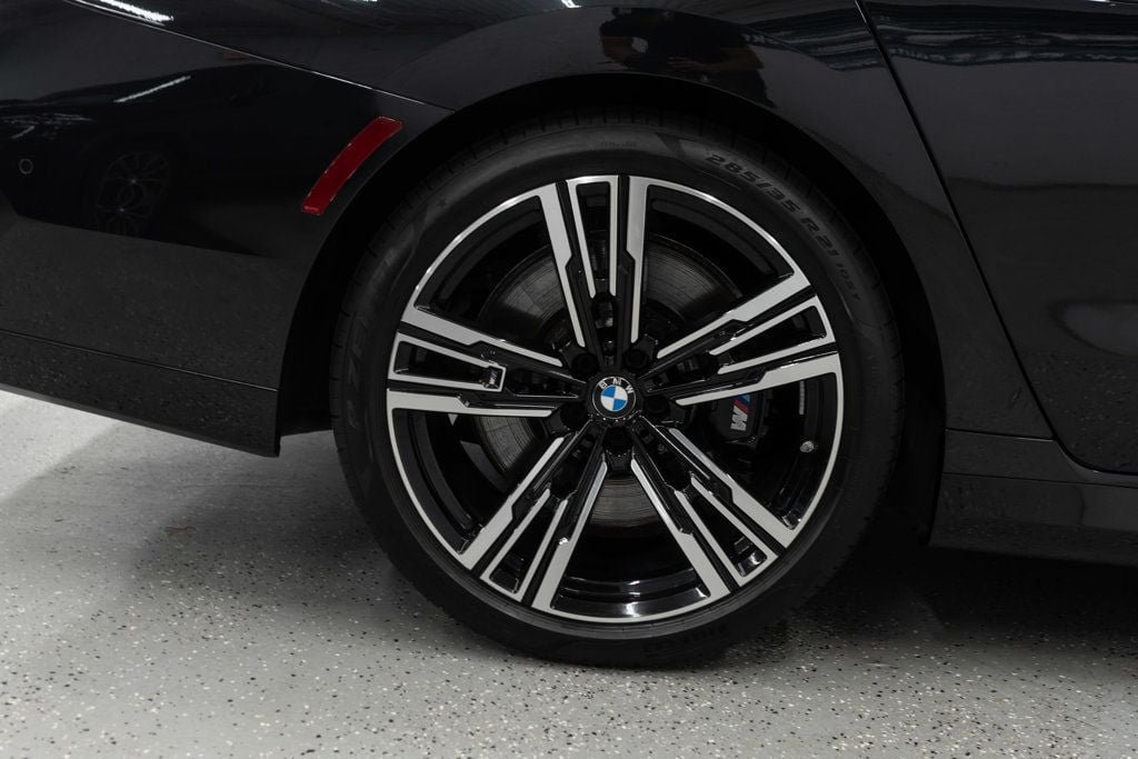 Used 2023 BMW 760i xDrive AWD/4WD image 45