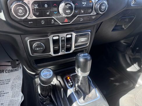 Used 2018 Jeep Wrangler Unlimited Sport S image 23