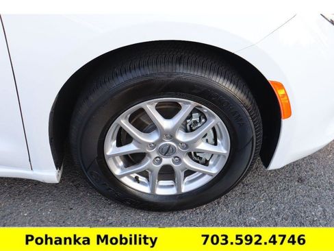 Used 2024 Chrysler Voyager LX image 35