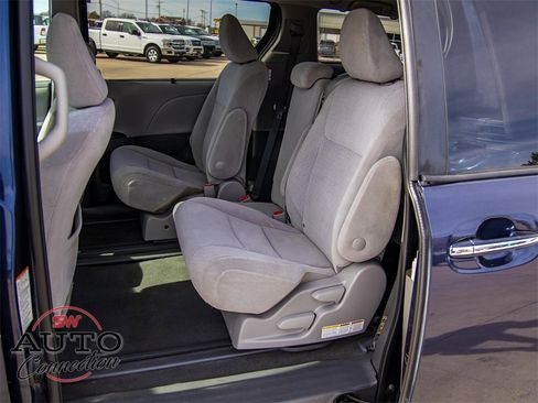 Used 2020 Toyota Sienna LE image 21
