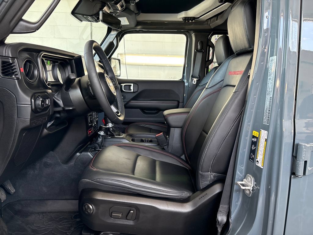 Used 2025 Jeep Wrangler Unlimited Rubicon AWD/4WD image 14