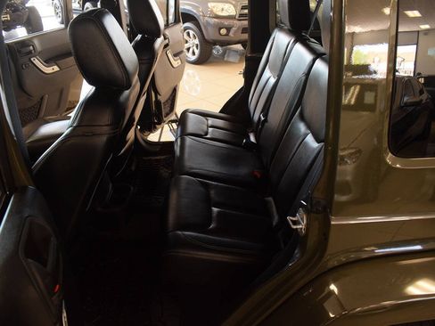 Used 2015 Jeep Wrangler Unlimited Sahara w/ Dual Top Group AWD/4WD image 60