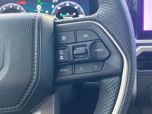 Certified 2025 Toyota Tacoma TRD Off-Road image 17