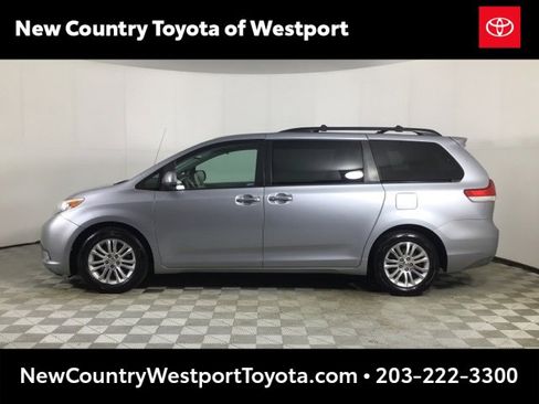 Used 2014 Toyota Sienna XLE image 4