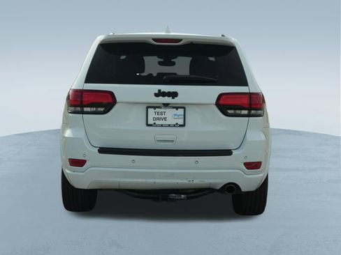 Used 2018 Jeep Grand Cherokee Altitude RWD image 8