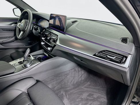 Certified 2023 BMW 530e w/ M Sport Package image 30