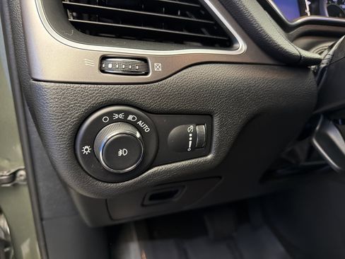 Used 2019 Jeep Cherokee Latitude w/ Popular Appearance Group image 14