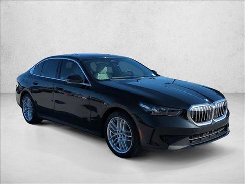 Certified 2024 BMW 530i w/ Premium Package RWD image 3