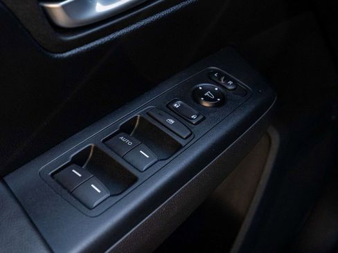Used 2023 Honda CR-V LX image 12