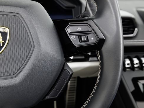 Used 2021 Lamborghini Huracan EVO RWD image 25