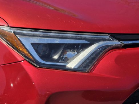 Used 2016 Toyota RAV4 Limited image 10