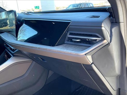 Used 2025 Audi Q5 Premium w/ Convenience Package image 18