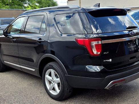 Used 2017 Ford Explorer XLT w/ Equipment Group 202A AWD/4WD image 5