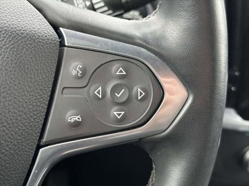 Used 2023 Chevrolet Traverse LT image 25