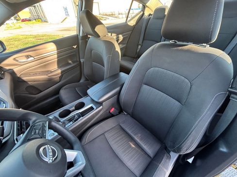 Used 2025 Nissan Altima 2.5 SV image 37