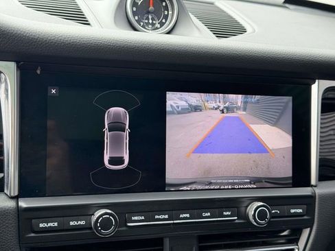 Certified 2021 Porsche Macan AWD/4WD image 23