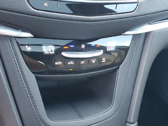 Certified 2025 Cadillac XT6 Luxury AWD/4WD image 24