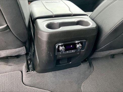Used 2025 GMC Yukon XL Denali AWD/4WD image 34