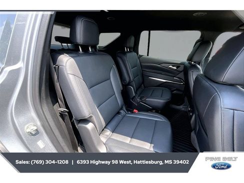 Used 2025 Chevrolet Traverse LT w/ Driver Confidence Package FWD image 20